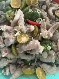 Hình ảnh chân gà sả tắc 