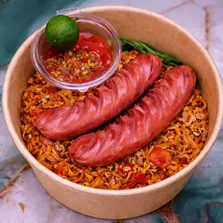 Hình ảnh mì trộn xúc xích + tóp mỡ tỏi ớt