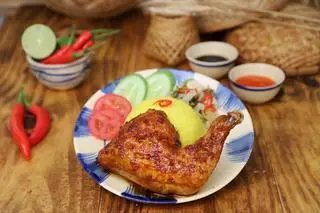 Hình ảnh Cơm Gà Sốt Muối Ớt Nướng (Lớn)