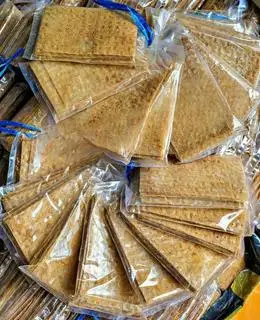 Hình ảnh Bánh Tráng Lắc Muối Ghiền Miếng Lớn