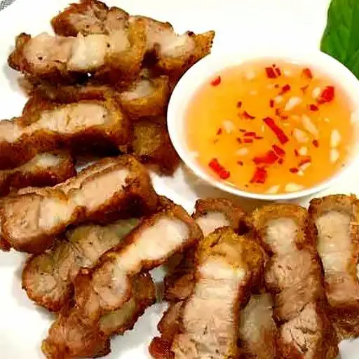 Hình ảnh Cơm trắng thịt rọi chiên tỏi