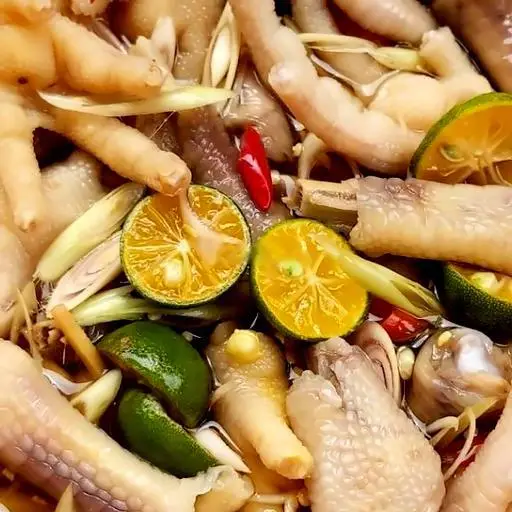 Hình ảnh 1 cái chân gà sả tắc