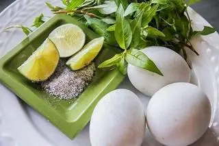 Hình ảnh Trứng vịt lộn
