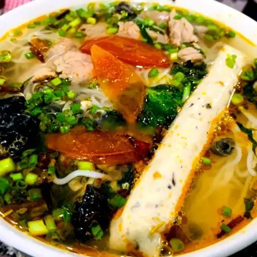 Hình ảnh Bún ốc - bò - giò tai - đậu rán