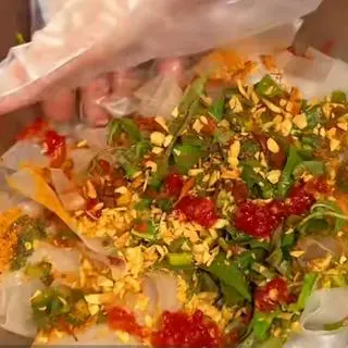 Hình ảnh Bánh tráng trộn tỏi ớt