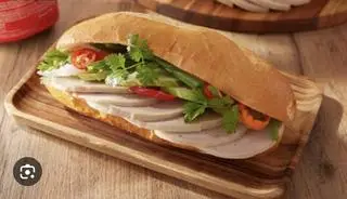 Hình ảnh Bánh mì chả lụa