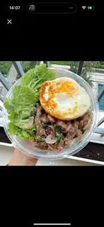 Hình ảnh Mì trọn bò xào hành tây - trứng opla - salad