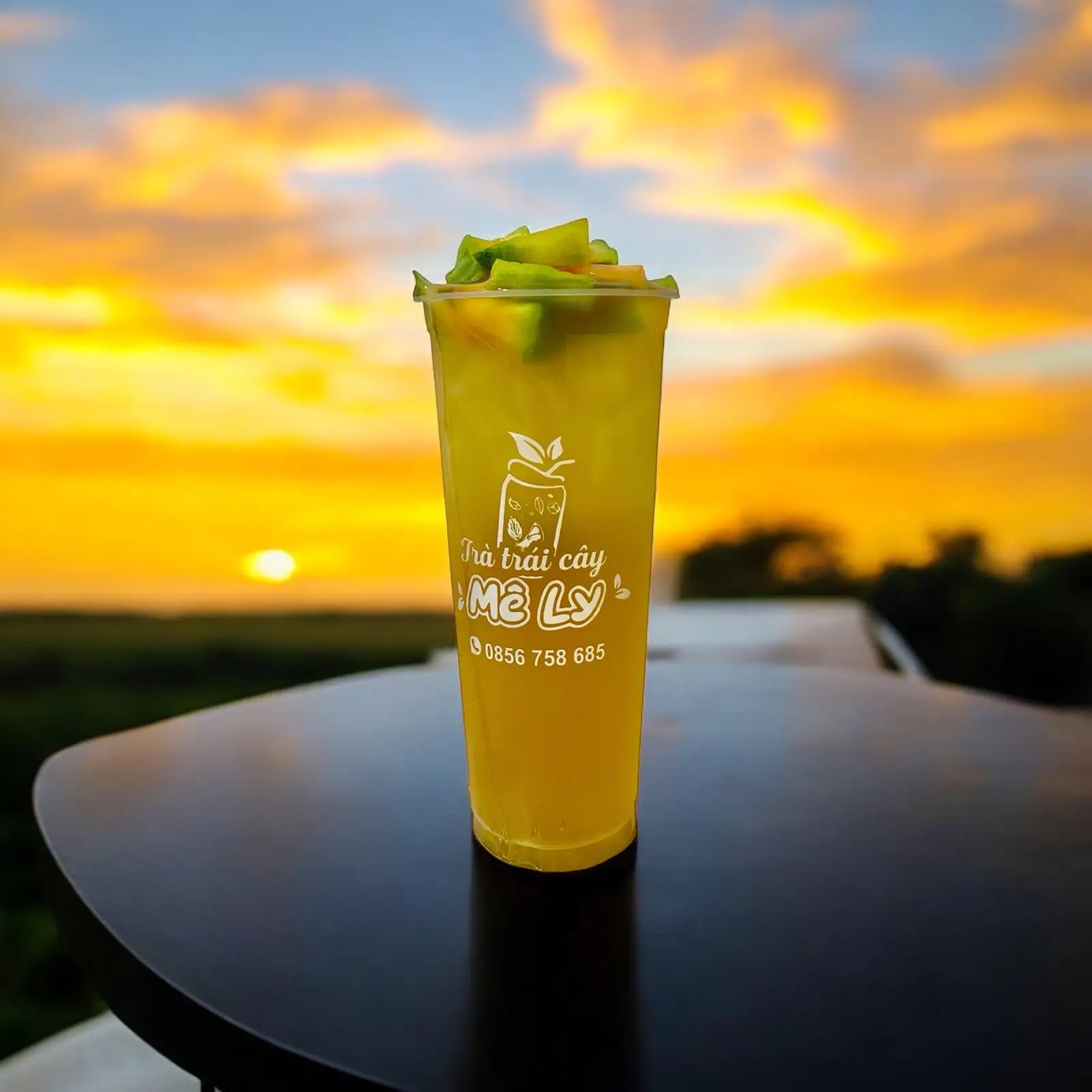 Hình ảnh Trà Dưa Lưới - ly 700ml