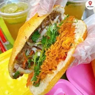 Hình ảnh Bánh mì gà xé bơ tỏi chà bông