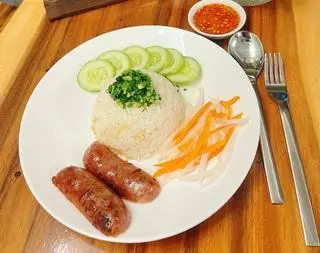 Hình ảnh Cơm tấm lạp xưởng