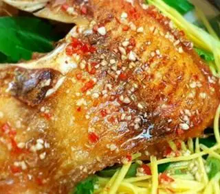 Hình ảnh Cơm cá điêu hồng chiên mắm xoài