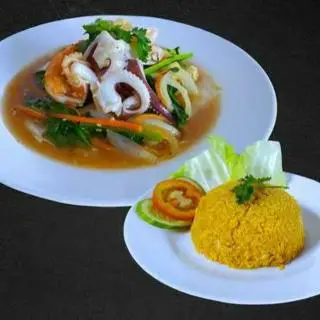 Hình ảnh Cơm Chiên Hải Sản Xào Cải