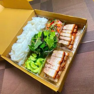 Hình ảnh Bánh ướt heo quay phần 2 người