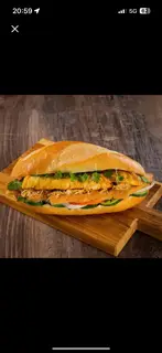 Hình ảnh Bánh mì pate - chả - trứng