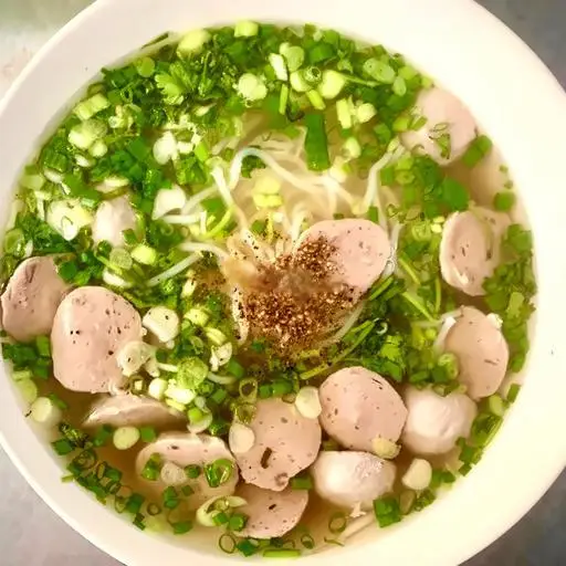 Hình ảnh Bún bò viên ((đã bao gồm tô lớn muỗng đũa)