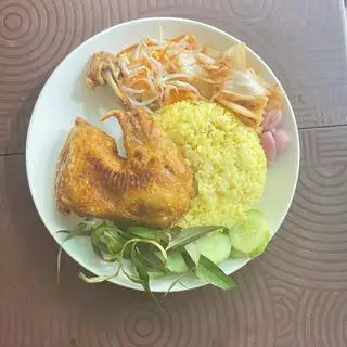 Hình ảnh Cơm Góc Tư Đùi Chiên Mắm Tỏi