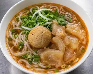 Hình ảnh Bún Bò : Gân - Chả Cua