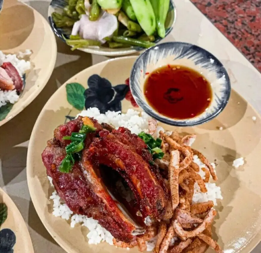 Hình ảnh Cơm sườn cây quay