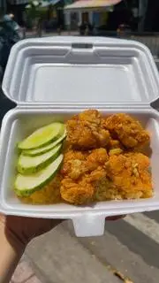 Hình ảnh Cơm gà sốt bơ tỏi