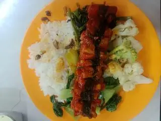 Hình ảnh cơm rau xiên que 