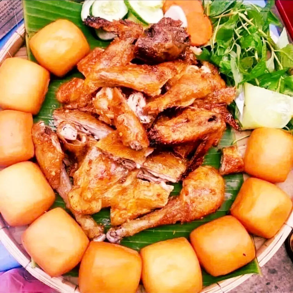 Hình ảnh Combo gà nướng ngũ vị - 1 cơm lam - 5 bánh bao chiên kèm 5 chân gà nướng