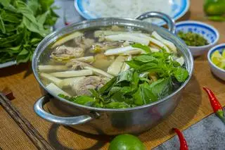 Hình ảnh Lẩu Gà Lá É 2