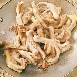 Hình ảnh Chân gà vịt luộc sả