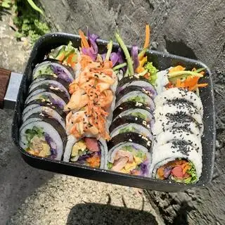 Hình ảnh kimbap 4 vị
