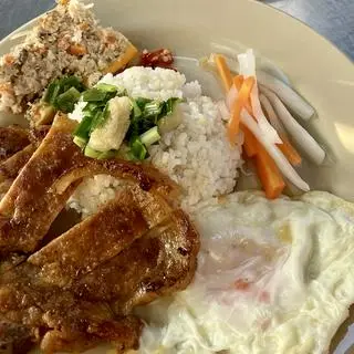 Hình ảnh Cơm tấm sườn trứng