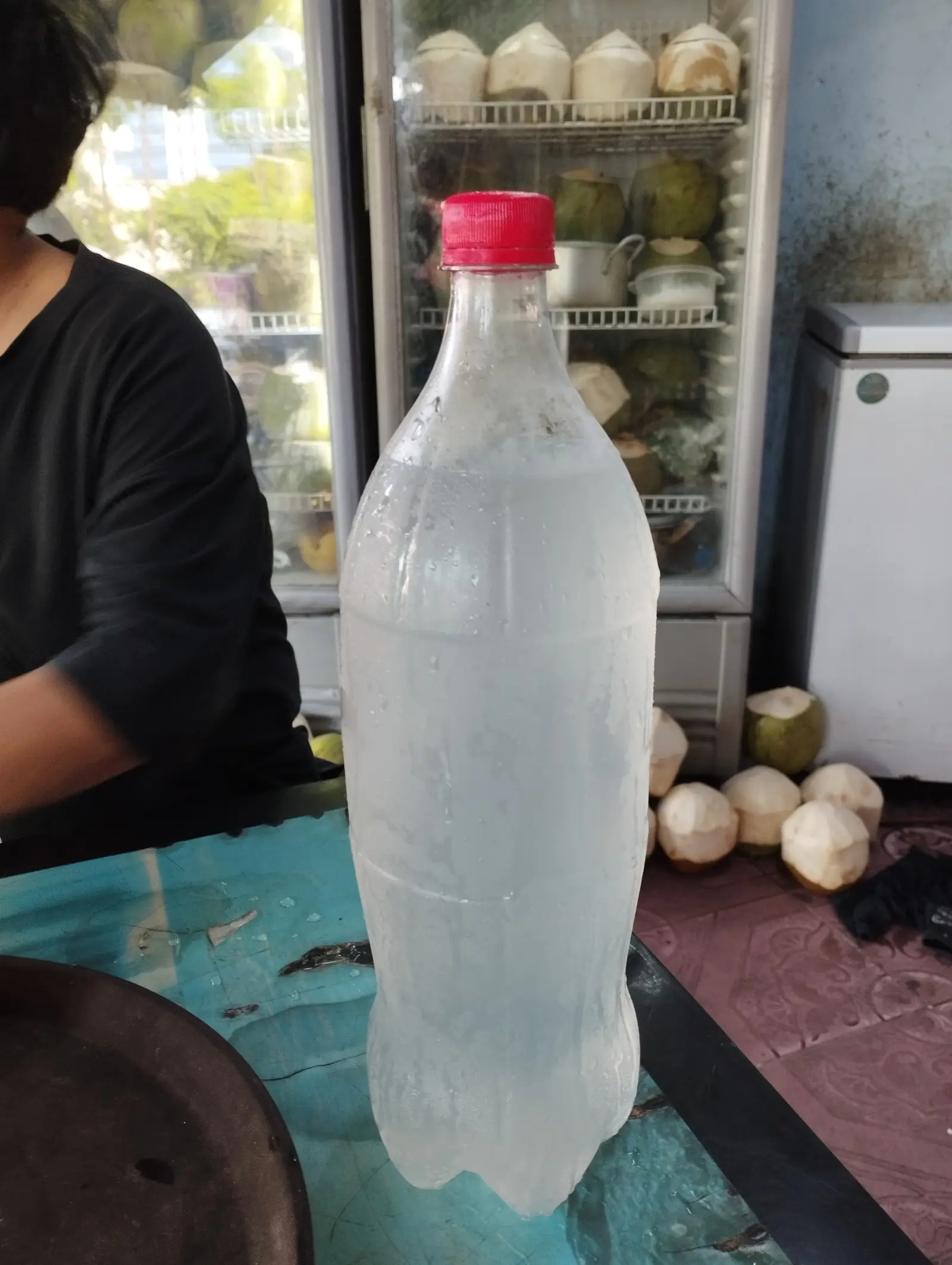 Hình ảnh Nước dừa chai to 1,5l
