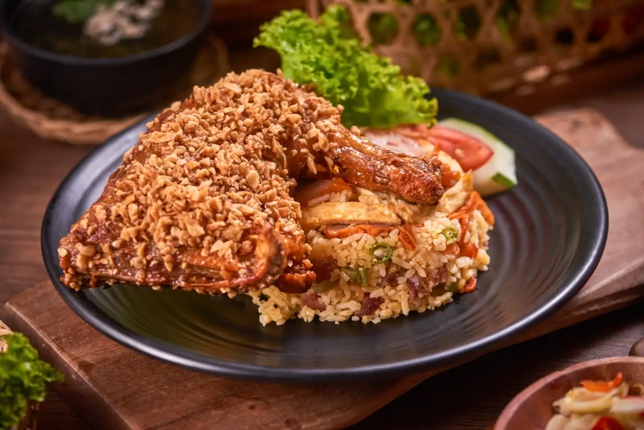 Hình ảnh Cơm gà góc tư xốt mắm tỏi