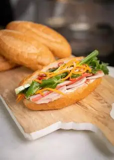 Hình ảnh Bánh mì chả lụa