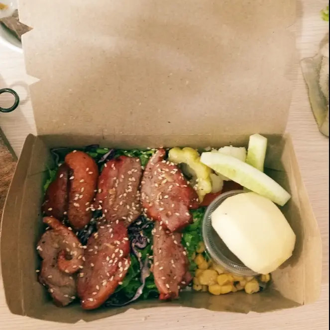 Hình ảnh Salad Lườn ngỗng hun khói  + rau củ mix