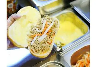 Hình ảnh Bánh mì gà