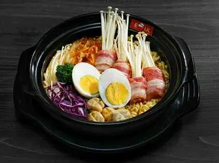 Hình ảnh Mì kim chi bò Mỹ trứng