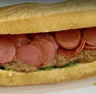 Hình ảnh Bánh mì xúc xích pate