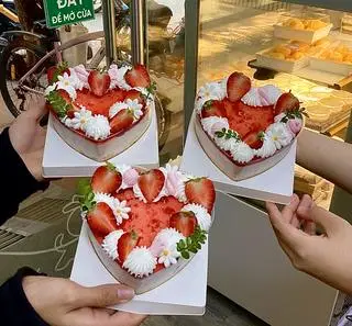 Hình ảnh Mousse Dâu Tây Valentine