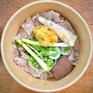 Hình ảnh Bún bò nạm chả