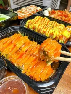 Hình ảnh Bánh tráng cuộn sốt