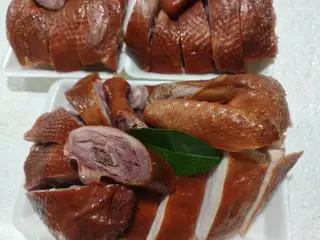 Hình ảnh Gà hun khói 1/2 con 