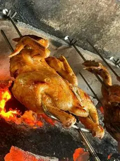 Hình ảnh Một con gà nướng 