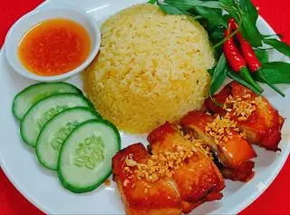 Hình ảnh Cơm Gà Chiên Bơ Tỏi 