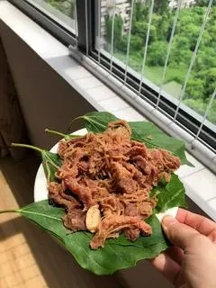 Hình ảnh Nem thính Thanh Hóa (kèm lá sung)