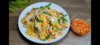 Hình ảnh Gỏi Gà Hành Tây Rau Răm 1/2 Con