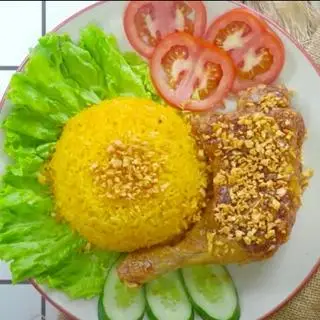 Hình ảnh Cơm Chiên Gà Góc Tư Sốt Mê Cay