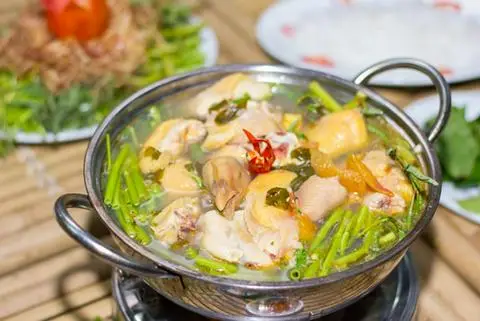 Hình ảnh Lẩu gà lá giang