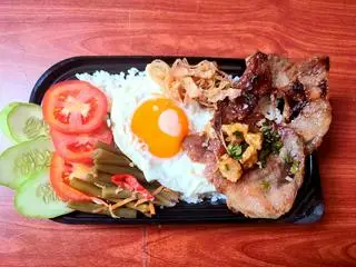 Hình ảnh Cơm tấm sườn bì ốp la