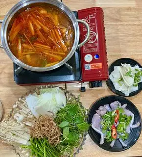 Hình ảnh Lẩu Thái ếch măng chua