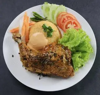 Hình ảnh Cơm Chiên Gà Sốt Mê Cay + Trà  Tắc 