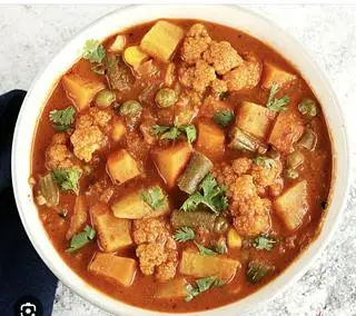 Hình ảnh mix vegetables curry with curry sauce 